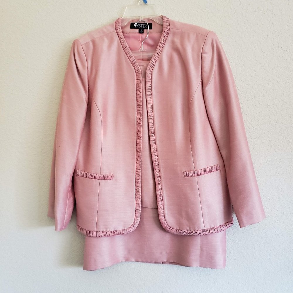 Kasper Pink 3-piece suit Size 18